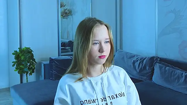 VoidElaris online show from December 19, 1:51 pm