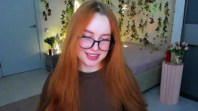 Snapshot of AirySilhouette chatting on February 6, 10:07 am AirySilhouette online show from February 6, 10:07 am