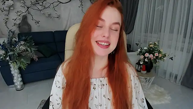 Snapshot of AirySilhouette chatting on February 8, 7:28 pm AirySilhouette online show from February 8, 7:28 pm