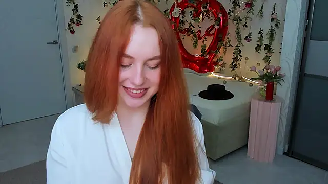 Snapshot of AirySilhouette chatting on February 18, 10:11 am AirySilhouette online show from February 18, 10:11 am