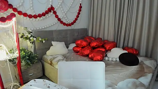 Snapshot of AirySilhouette chatting on February 22, 4:05 pm AirySilhouette online show from February 22, 4:05 pm