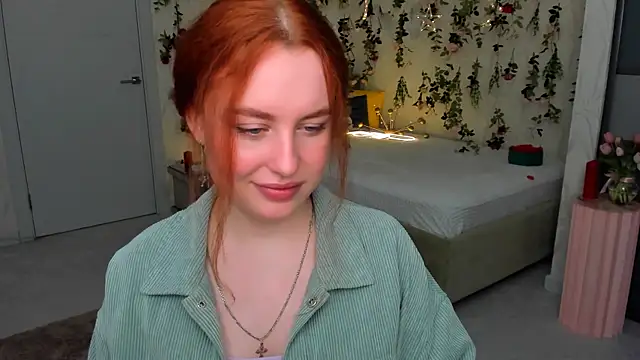 Snapshot of AirySilhouette chatting on April 1, 1:41 pm AirySilhouette online show from April 1, 1:41 pm