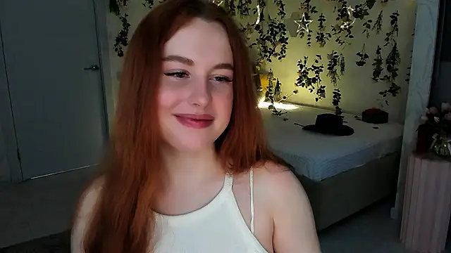 Snapshot of AirySilhouette chatting on April 14, 10:10 am AirySilhouette online show from April 14, 10:10 am