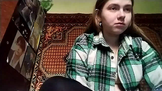 Snapshot of KikiBang chatting on November 30, 8:18 am KikiBang online show from November 30, 8:18 am