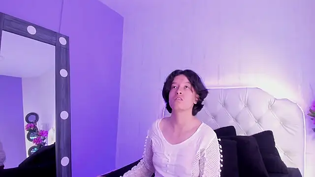 Snapshot of CoralAndOcean_ chatting on December 1, 1:05 pm CoralAndOcean online show from December 1, 1:05 pm