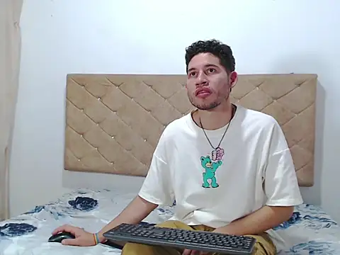 Snapshot of crissex3 chatting on February 10, 8:02 pm crissex3 online show from February 10, 8:02 pm