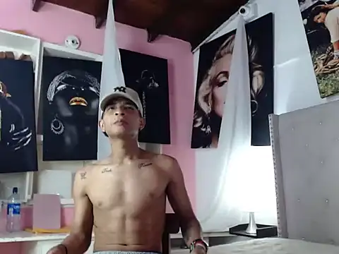 Snapshot of crissex3 chatting on February 21, 12:39 pm crissex3 online show from February 21, 12:39 pm