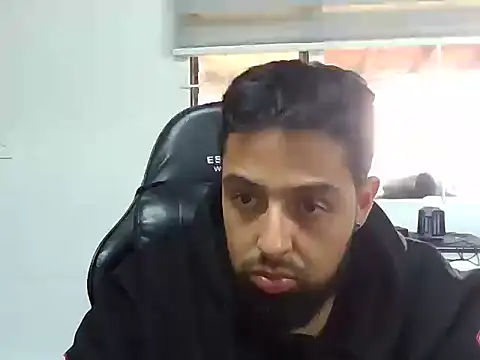 Snapshot of Skoll_Ravager chatting on November 25, 8:20 pm Skoll Ravager online show from November 25, 8:20 pm