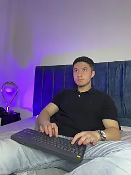 Ethan-Connor online show from November 20, 8:30 pm