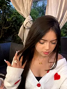 Snapshot of KyliePinkk_ chatting on November 19, 10:43 pm KyliePinkk online show from November 19, 10:43 pm