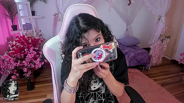 Snapshot of gummo_ chatting on February 3, 8:25 pm gummo online show from February 3, 8:25 pm