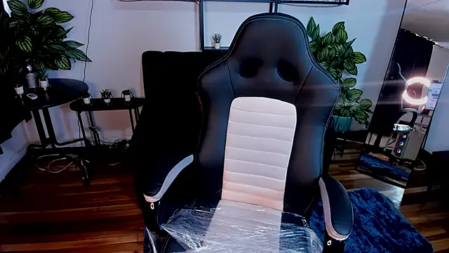 Snapshot of gummo_ chatting on February 9, 8:13 pm gummo online show from February 9, 8:13 pm