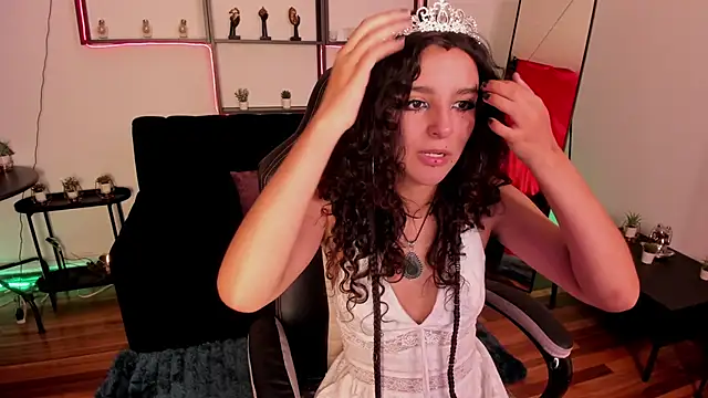 Snapshot of gummo_ chatting on February 13, 8:05 pm gummo online show from February 13, 8:05 pm