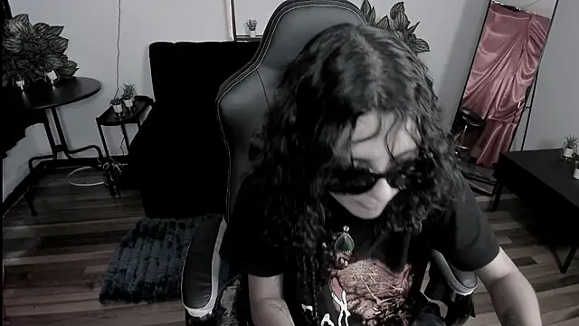 Snapshot of gummo_ chatting on February 17, 8:15 pm gummo online show from February 17, 8:15 pm