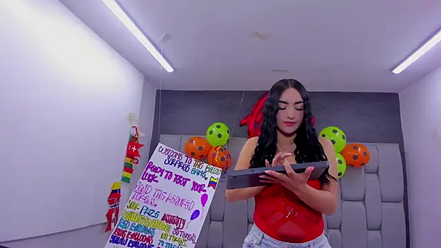 Snapshot of Sarita_Ass chatting on June 17, 4:48 am Sarita Ass online show from June 17, 4:48 am