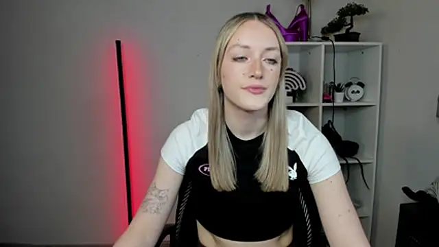 EvelynBlond online show from March 10, 1:27 pm