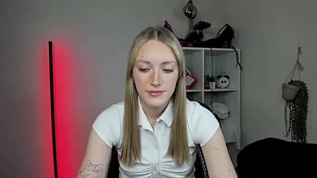 EvelynBlond online show from March 31, 12:38 pm