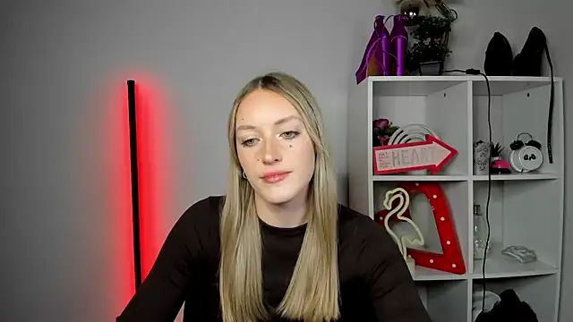 EvelynBlond online show from May 19, 12:44 pm