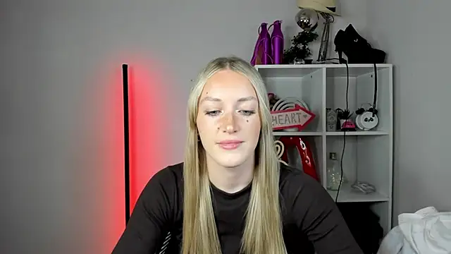 EvelynBlond online show from June 2, 12:40 pm