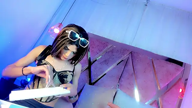 atenea taylor  online show from December 3, 4:53 am