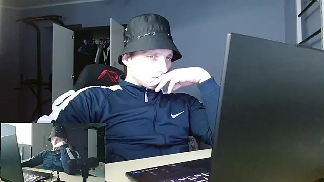 Snapshot of Poliglotjoe1 chatting on February 5, 7:40 pm Poliglotjoe1 online show from February 5, 7:40 pm