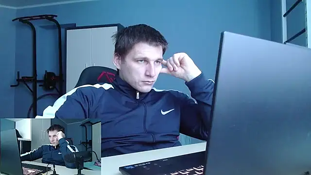 Snapshot of Poliglotjoe1 chatting on February 8, 10:29 am Poliglotjoe1 online show from February 8, 10:29 am