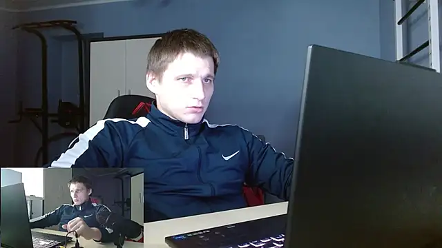 Snapshot of Poliglotjoe1 chatting on February 8, 11:30 pm Poliglotjoe1 online show from February 8, 11:30 pm