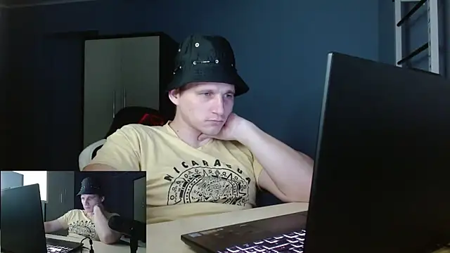 Snapshot of Poliglotjoe1 chatting on February 11, 2:27 am Poliglotjoe1 online show from February 11, 2:27 am