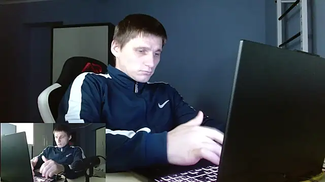 Snapshot of Poliglotjoe1 chatting on February 13, 9:33 pm Poliglotjoe1 online show from February 13, 9:33 pm