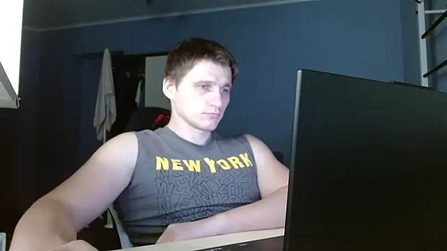 Snapshot of Poliglotjoe1 chatting on February 15, 1:35 am Poliglotjoe1 online show from February 15, 1:35 am