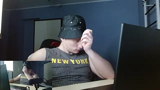 Snapshot of Poliglotjoe1 chatting on February 16, 9:22 pm Poliglotjoe1 online show from February 16, 9:22 pm