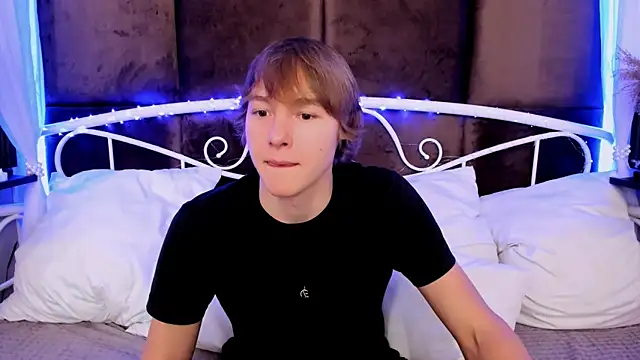 DonaldWoon online show from December 5, 11:30 am