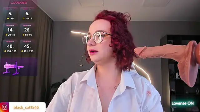 Snapshot of kittyhardfucks chatting on June 19, 9:35 am kittyhardfucks online show from June 19, 9:35 am