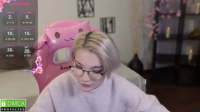 Megan Lora online show from November 22, 1:15 am