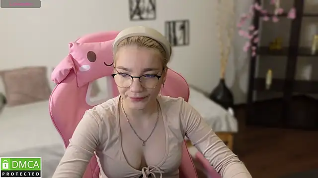 Megan Lora online show from November 26, 1:06 am