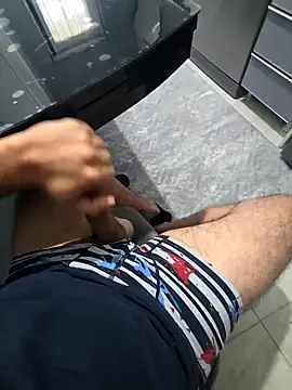 Snapshot of cesmegenc98 chatting on November 20, 1:22 pm cesmegenc98 online show from November 20, 1:22 pm