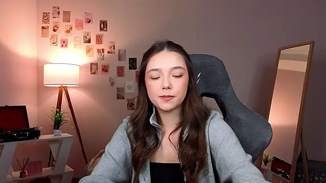 Snapshot of Vexorine chatting on February 3, 7:30 pm Vexorine online show from February 3, 7:30 pm