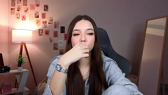 Snapshot of Vexorine chatting on February 6, 7:28 pm Vexorine online show from February 6, 7:28 pm