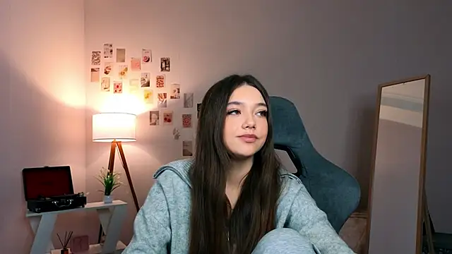 Snapshot of Vexorine chatting on February 12, 8:04 pm Vexorine online show from February 12, 8:04 pm