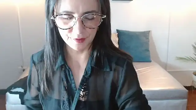 Juliana  lx online show from March 25, 1:50 pm