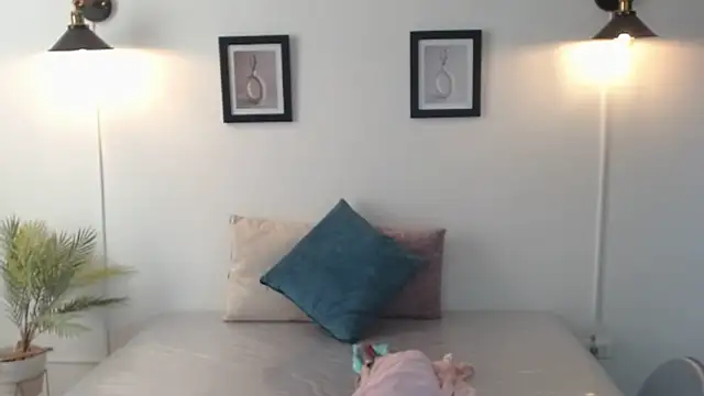 Juliana  lx online show from April 14, 2:01 pm