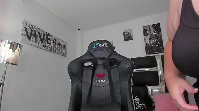 Snapshot of Sophiie_Rouse_ chatting on November 27, 6:54 pm Sophiie Rouse online show from November 27, 6:54 pm