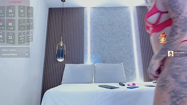 mia dollce online show from February 2, 10:47 am