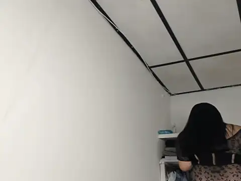 Snapshot of kira-stormm chatting on February 19, 9:33 pm kira-stormm online show from February 19, 9:33 pm