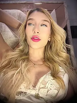Snapshot of valeryfox__ chatting on June 12, 12:20 am valeryfox online show from June 12, 12:20 am