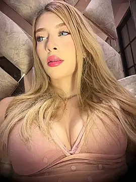 Snapshot of valeryfox__ chatting on June 20, 12:14 am valeryfox online show from June 20, 12:14 am