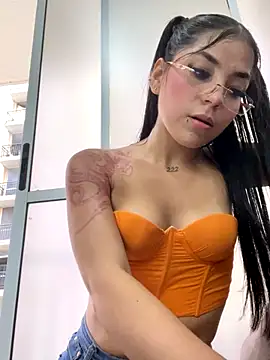 Maddy evill online show from November 21, 8:18 pm