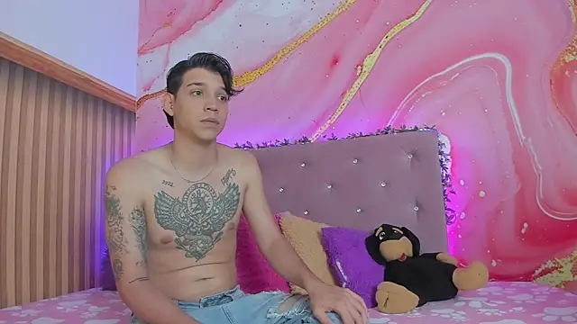 Snapshot of Ares_infernal chatting on November 24, 3:17 am Ares infernal online show from November 24, 3:17 am