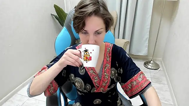 AuroraRight online show from November 21, 8:18 pm