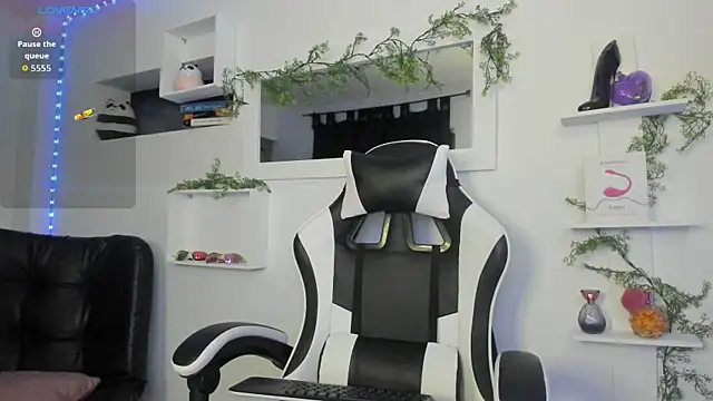 Snapshot of Ariel_Laurentt chatting on February 19, 3:46 am Ariel Laurentt online show from February 19, 3:46 am